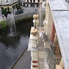 Síť proti holubům – Síťování fasády Quisisana Palace Karlovy Vary